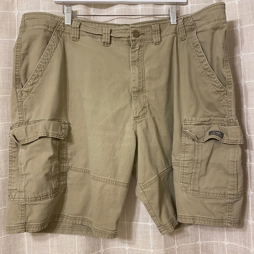 Wrangler Cargo Shorts Mens 44 Khaki Tan Relaxed Fit Stretch Cotton Workwear EUC